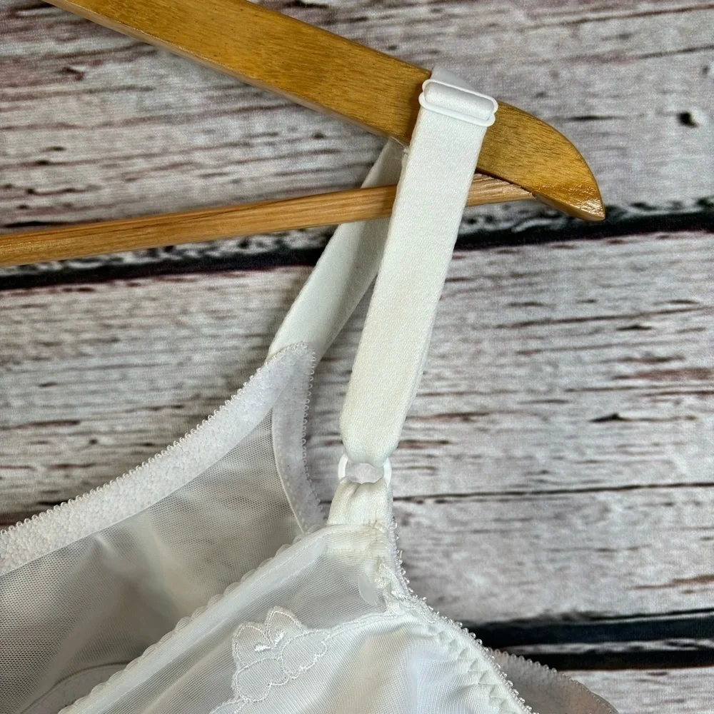BALI White Flower Underwire Unlined Full Coverage Bra Size 42C Plus Size Nylon‎